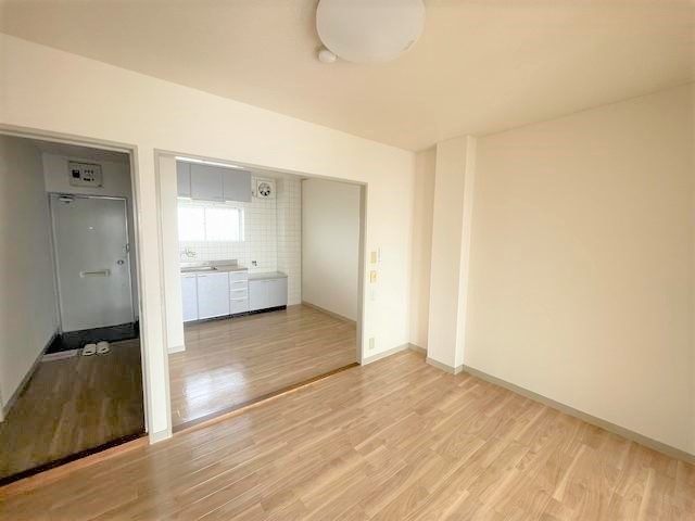 居室・リビング　１０．５帖の開放的なリビングです