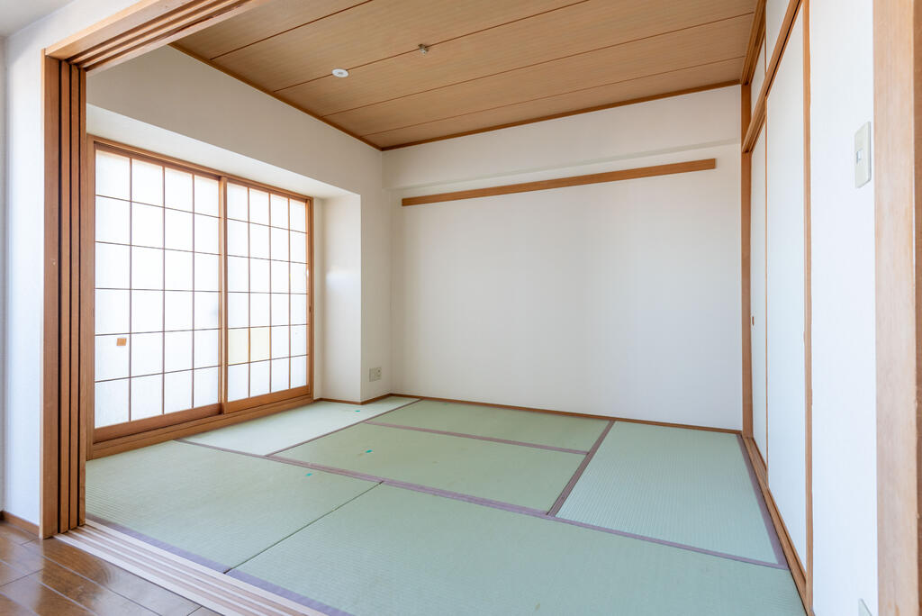 居室・リビング　リビング隣の和室