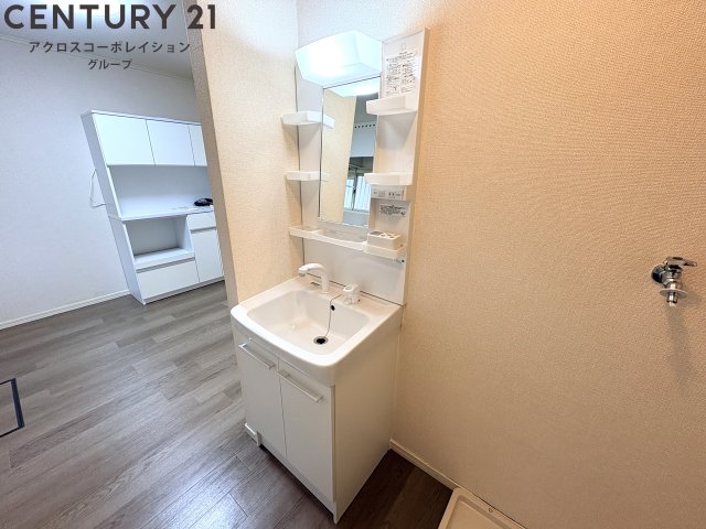 洗面設備　独立洗面化粧台付き☆洗濯機置場も隣にあります！