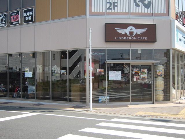 飲食店　駅前のカフェ（飲食店）まで700m