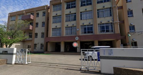 小学校　高松市立屋島西小学校（小学校）まで950m