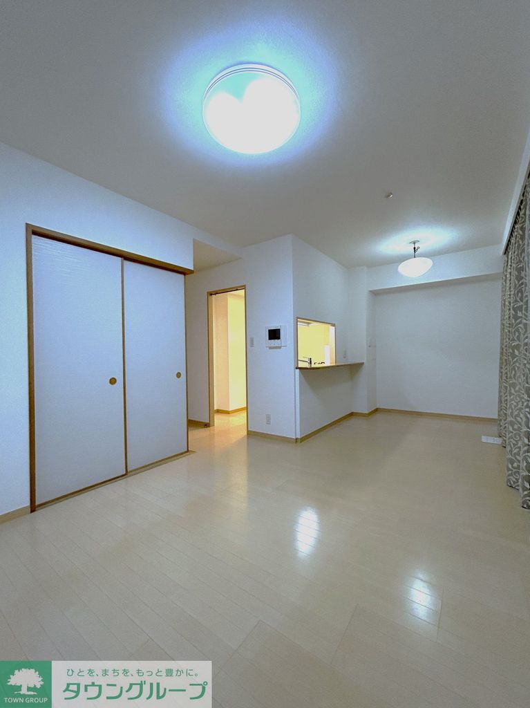 居室・リビング　リビングダイニング約11.7帖、照明・カーテンは性能保証除外