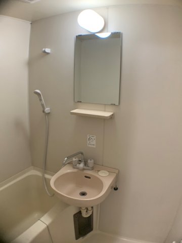 洗面設備　浴室内に洗面台があります