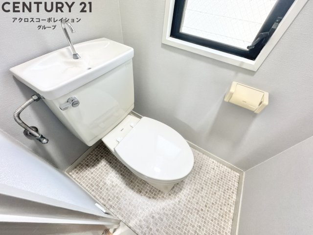 トイレ　窓付きのトイレで換気に便利