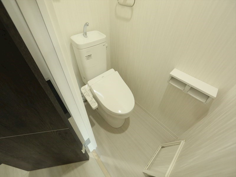 トイレ　温水洗浄暖房便座付トイレ