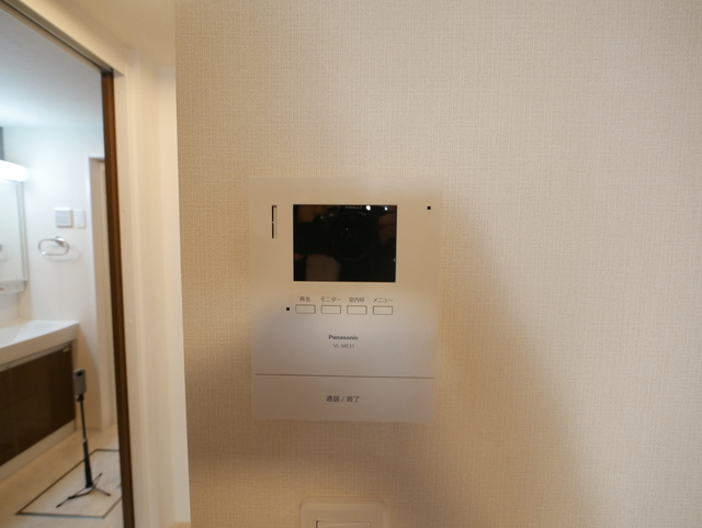 セキュリティ　★モニター付きインターホンで不意な来客も安心です★