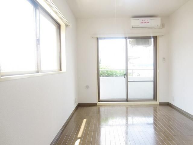 居室・リビング　★二面採光なので日当たり良好★