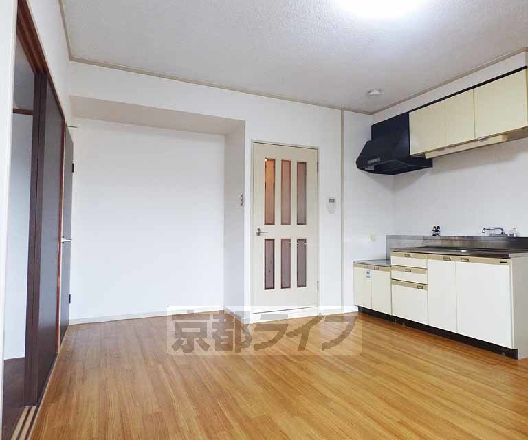 居室・リビング　広々とした室内です。