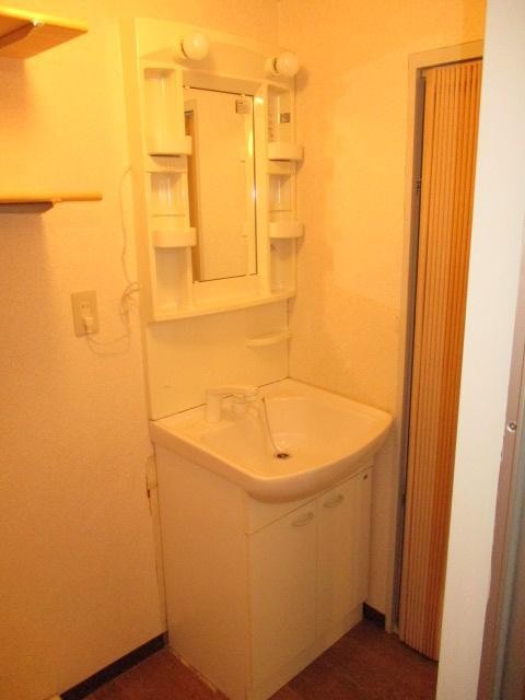 洗面設備　うれしいシャンプードレッサーです