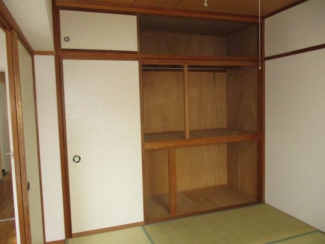 収納　衣類と荷物を分けて収納出来ます♪