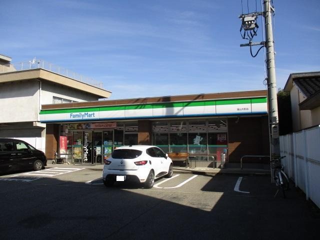 コンビニ　ファミリーマート富山大町店（コンビニ）まで333m