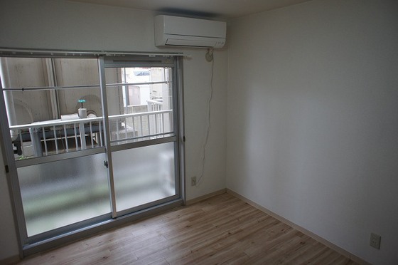 居室・リビング　※他号室の写真です