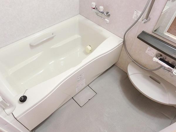 バス・シャワールーム　追い焚き機能付きバス！