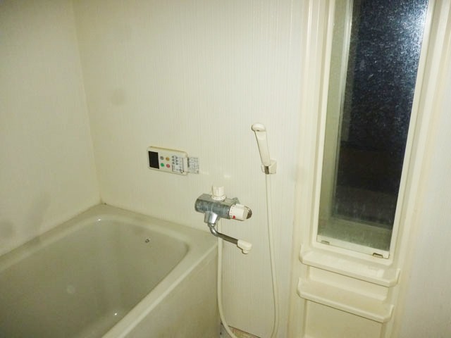 バス・シャワールーム　追い焚き付きでいつでも温かいお風呂に浸かれます☆