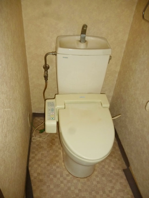 トイレ　温水洗浄便座つき！