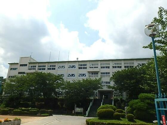 中学校　川西市立川西中学校（中学校）まで1089m