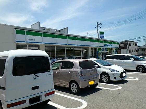 コンビニ　ファミリーマート川西中央店（コンビニ）まで267m