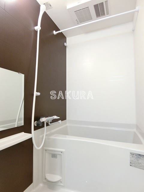 バス・シャワールーム　雨の日でも安心の浴室乾燥機付きです♪