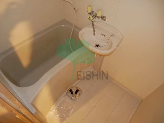 バス・シャワールーム　清潔感のある浴室です！