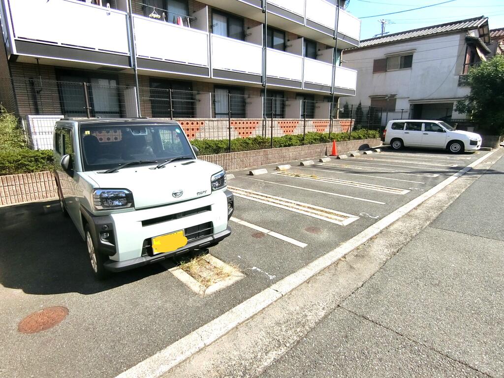 駐車場　敷地内駐車場を完備です☆