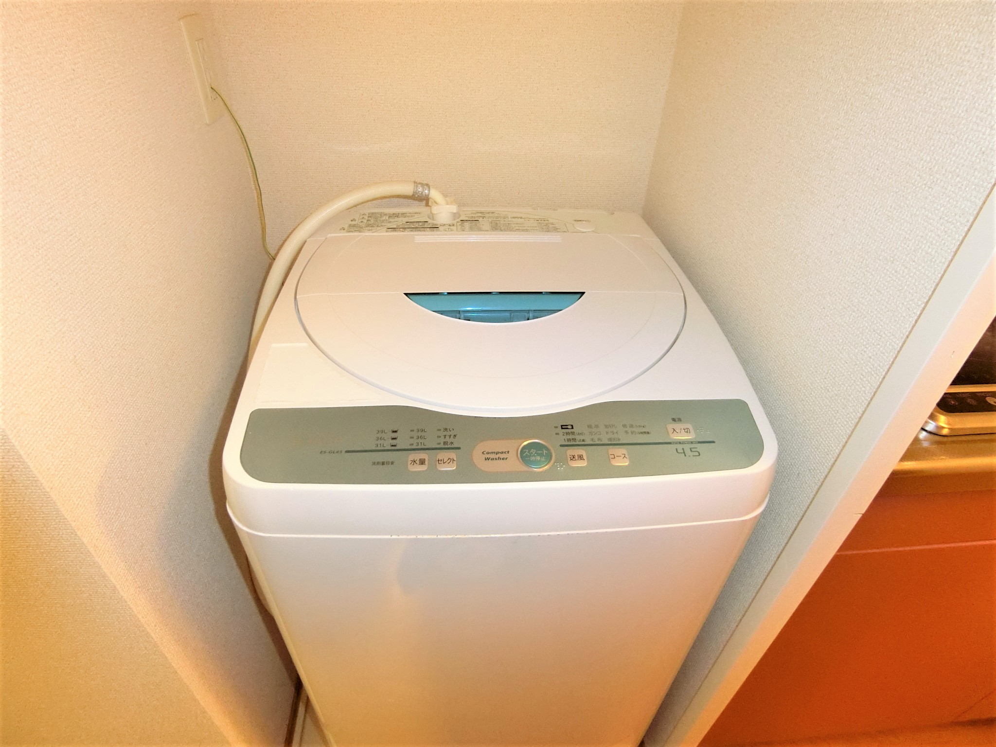 洗面設備　室内に全自動洗濯機を完備です☆