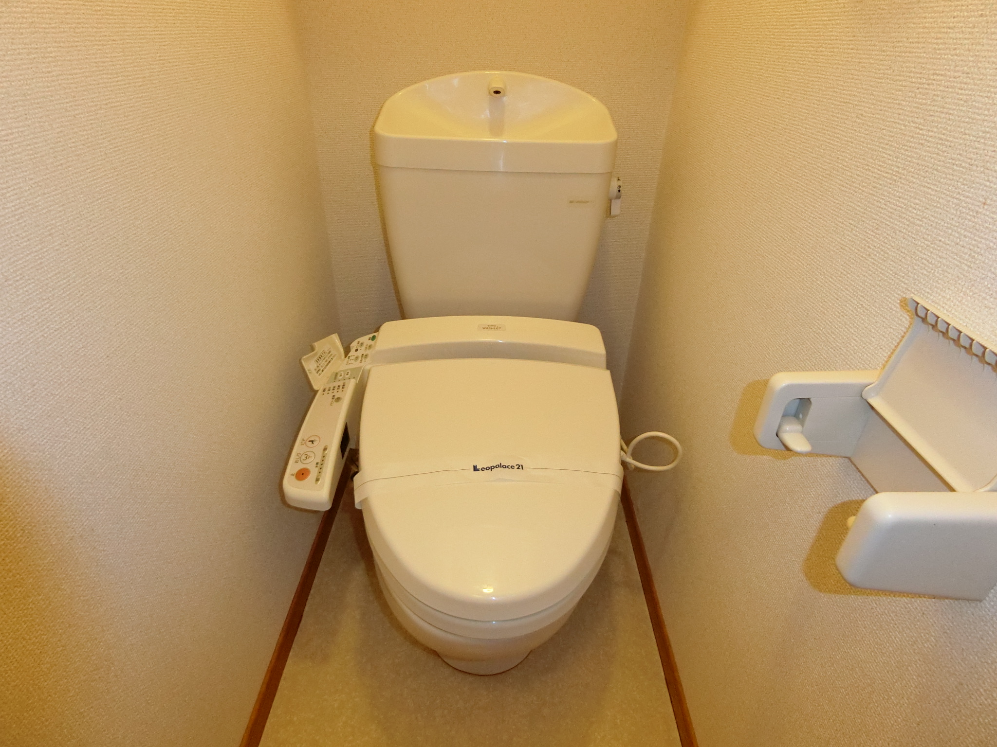 トイレ　温水洗浄機付です☆