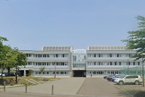 中学校　札幌市立手稲中学校（中学校）まで1012m