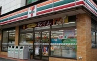 コンビニ　セブンイレブン 北区滝野川2丁目店（コンビニ）まで412m