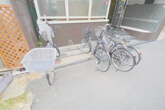 駐車場　あなたの大事な自転車も安心してとめることができますね。