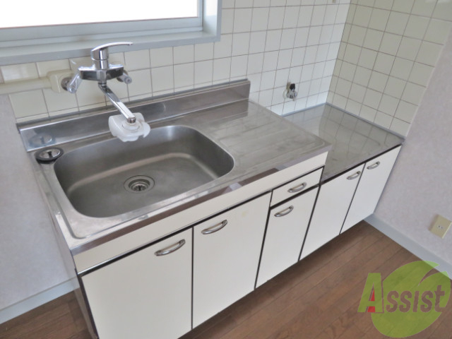 キッチン　こちらのキッチンには、お好きなコンロを設置頂けます。