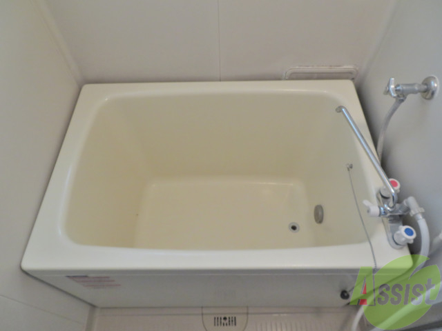 バス・シャワールーム　こちらのお風呂で一日の疲れを癒してください。