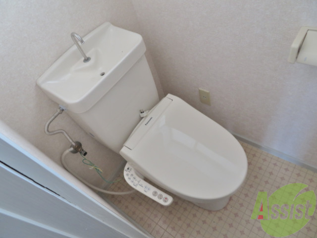 トイレ　トイレは、嬉しいウォシュレット付きです。