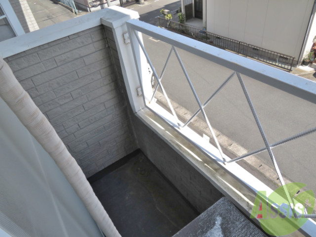 バルコニー　こちらのバルコニーで、洗濯物干しもバッチリです。