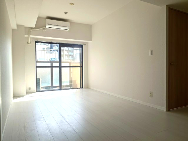 キッチン　ガスコンロ３口・グリル付のシステムキッチン※クリーニング前の