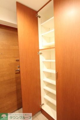 玄関　お部屋探しは株式会社　タウンハウジング　までお気軽にお問合…