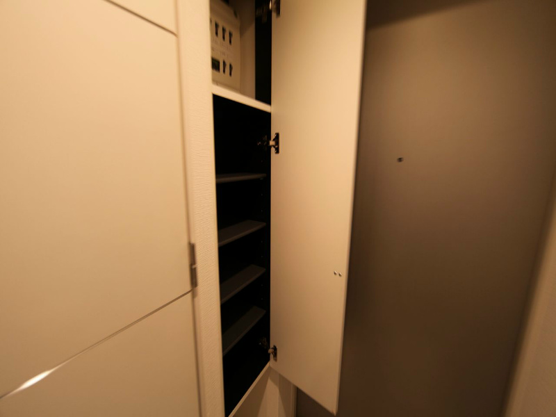 玄関　玄関　下駄箱付