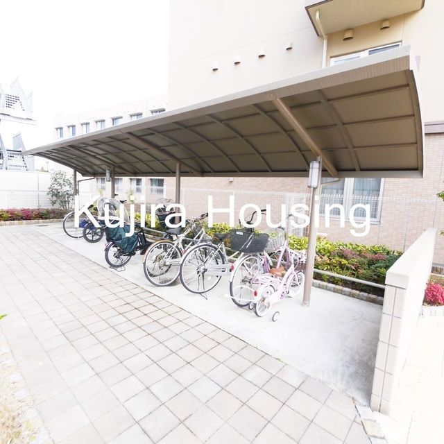 駐車場　敷地内駐車場あります。（要空き確認）