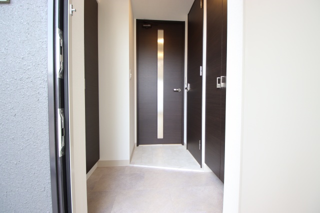 玄関　※別室の参考写真の為、現況優先です。