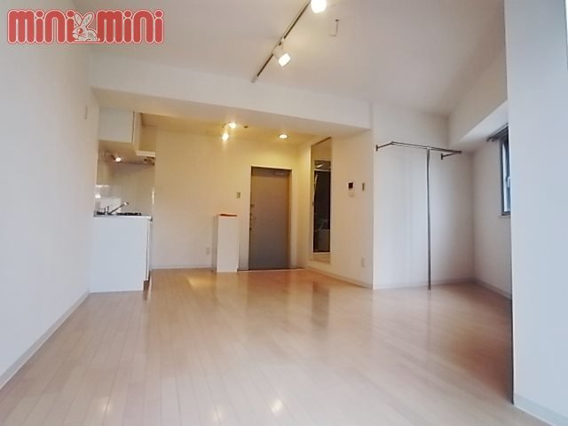 居室・リビング　１２．１帖の明るいお部屋です