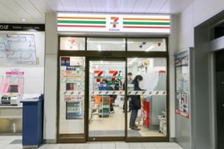 コンビニ　セブンイレブンキヨスクJR新白島駅店（コンビニ）まで185m