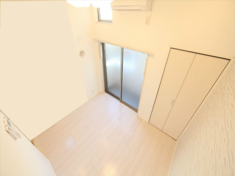 バルコニー　洋室5帖　ロフト5.1帖（収納にも寝室にも使えます）