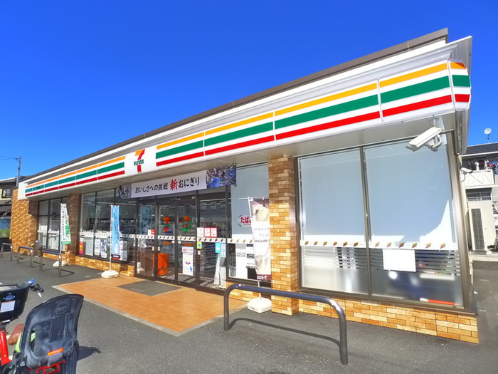 コンビニ　セブンイレブン（コンビニ）まで390m