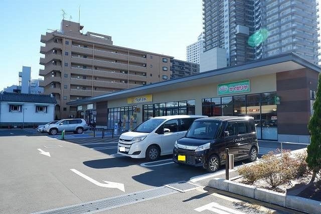 ドラックストア　マツモトキヨシ所沢有楽町店（ドラッグストア）まで723m