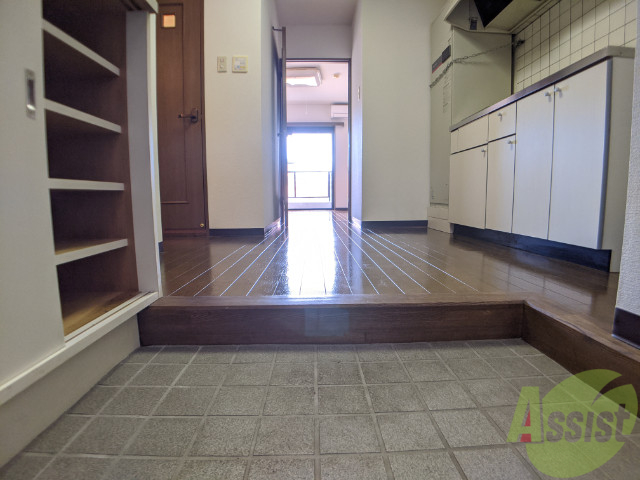 玄関　玄関からの様子を撮影してみました。動線になります。