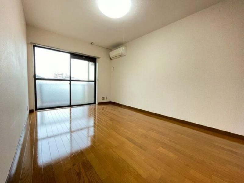 居室・リビング　同物件別室写真