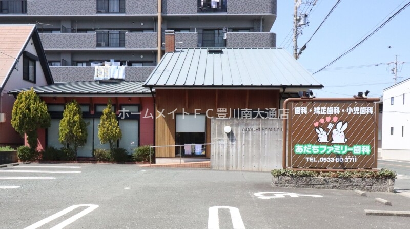 病院　あだちファミリー歯科（病院）まで402m