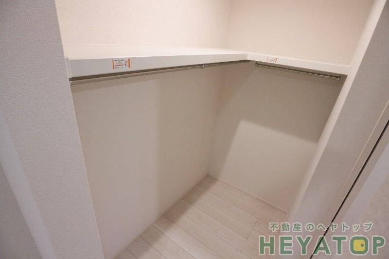 収納　収納力たっぷりのウォークインクローゼット