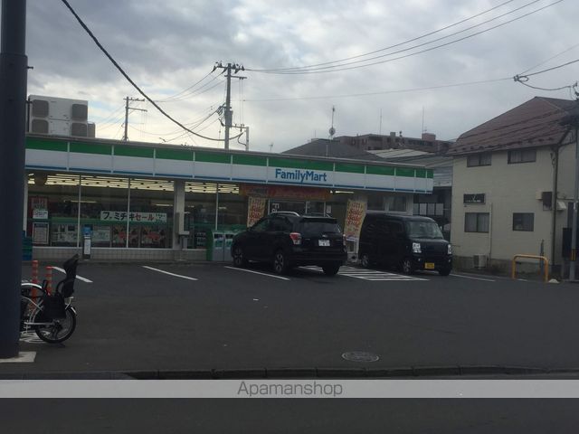 コンビニ　ファミリーマート（コンビニ）まで701m
