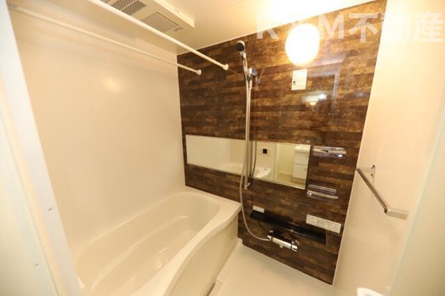 バス・シャワールーム　落ち着いた空間のお風呂です