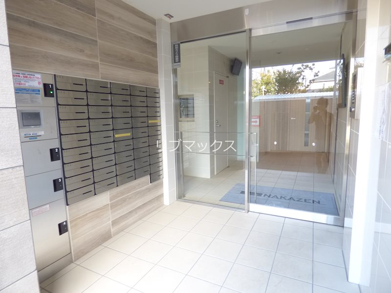 エントランス　当店は家主強制でない場合、消毒・抗菌代や安心サポート代など不